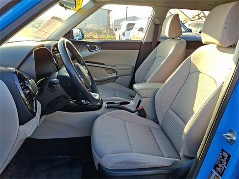 Used 2023 Kia Soul EX image 13
