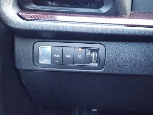 Used 2025 Chevrolet Traverse RS image 23