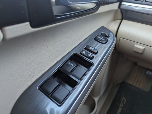 Used 2013 Toyota Camry XLE image 13