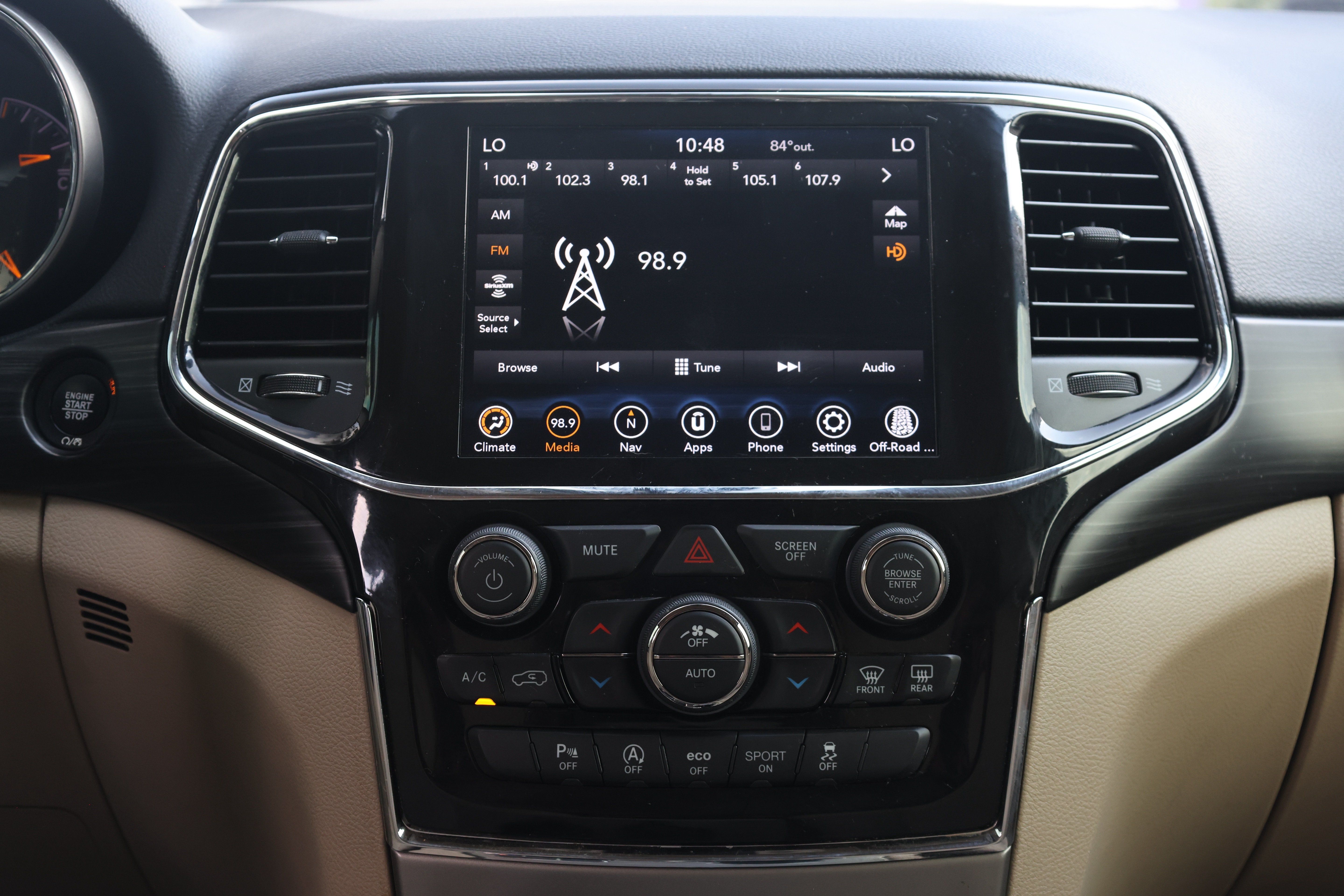 Used 2022 Jeep Grand Cherokee Laredo E AWD/4WD image 8