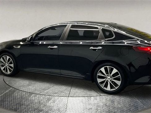 Used 2018 Kia Optima S w/ 18" Alloy Wheels Package image 5