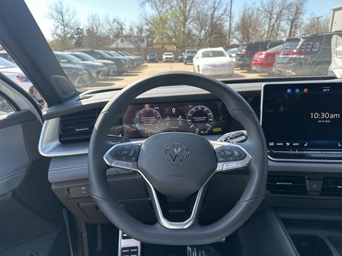 New 2026 Volkswagen Tiguan SE R-Line AWD/4WD image 9