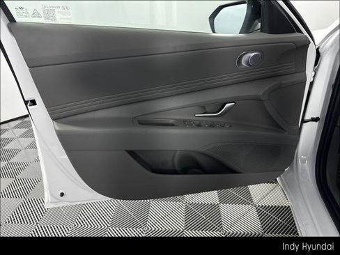 Certified 2025 Hyundai Elantra Sport FWD image 35