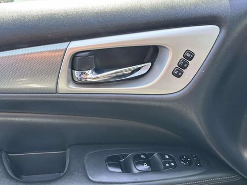 Used 2017 Nissan Pathfinder SL w/ SL Premium Package AWD/4WD image 18