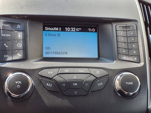 Used 2019 Ford Edge SE image 16