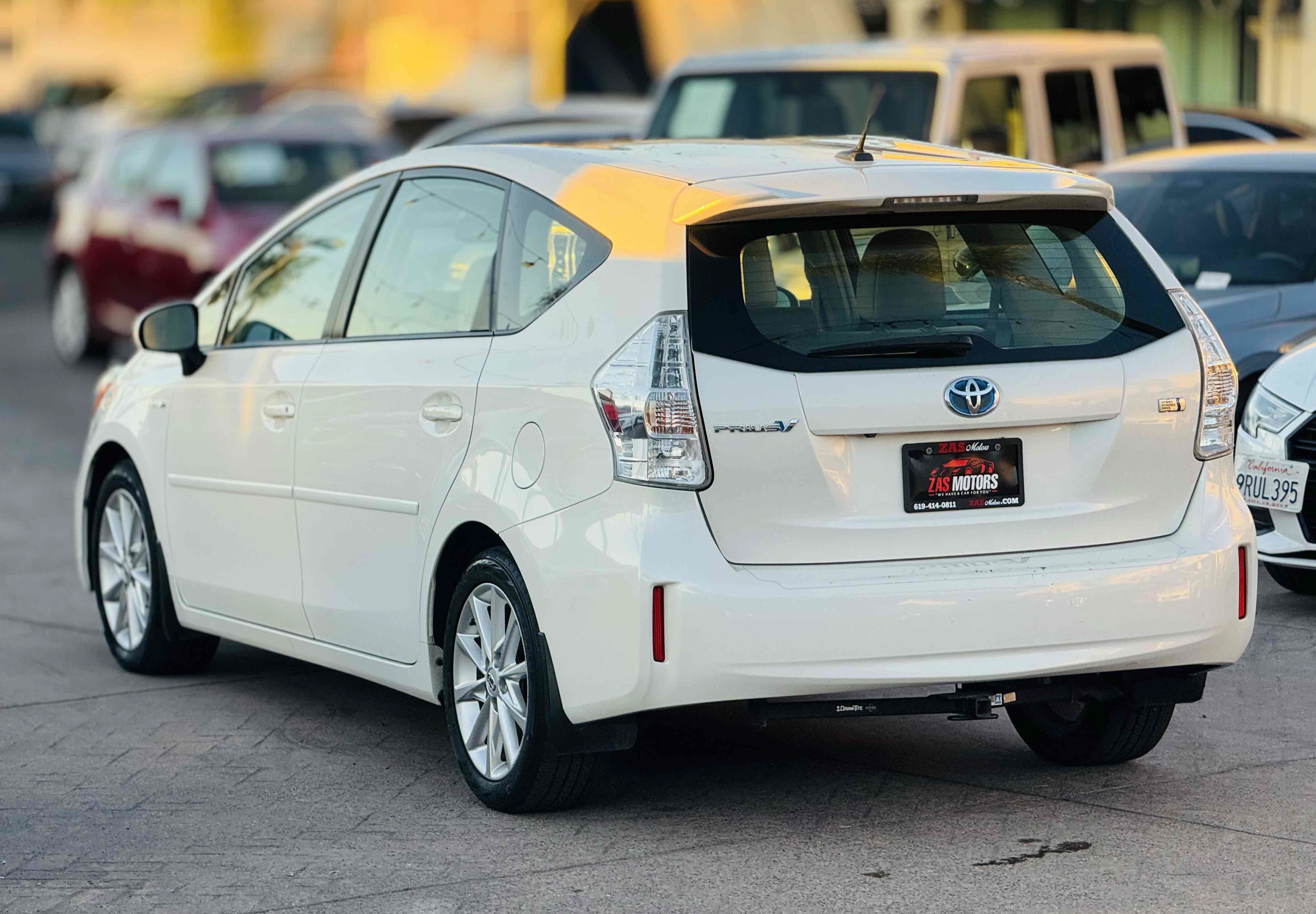 Used 2013 Toyota Prius V Five FWD image 5