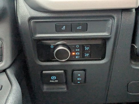 Used 2024 Ford Expedition XLT AWD/4WD image 21