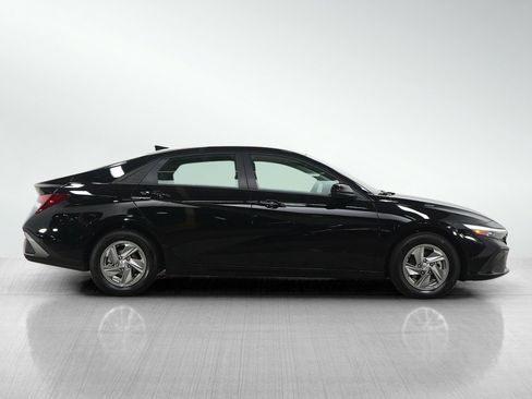 New 2025 Hyundai Elantra SE image 8