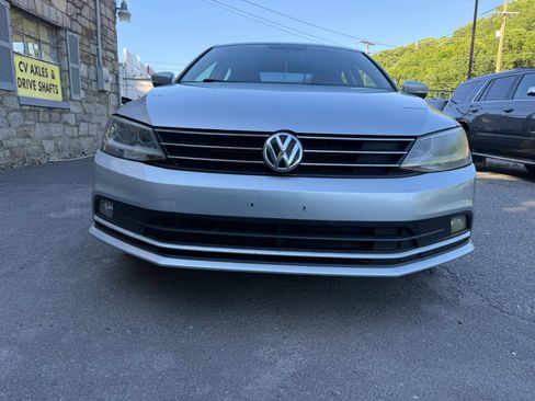 Used 2015 Volkswagen Jetta SE FWD image 4