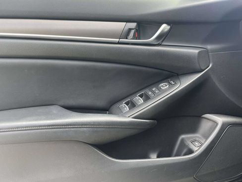 Used 2018 Honda Accord LX image 18