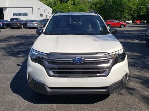 Certified 2025 Subaru Forester Premium AWD/4WD image 9