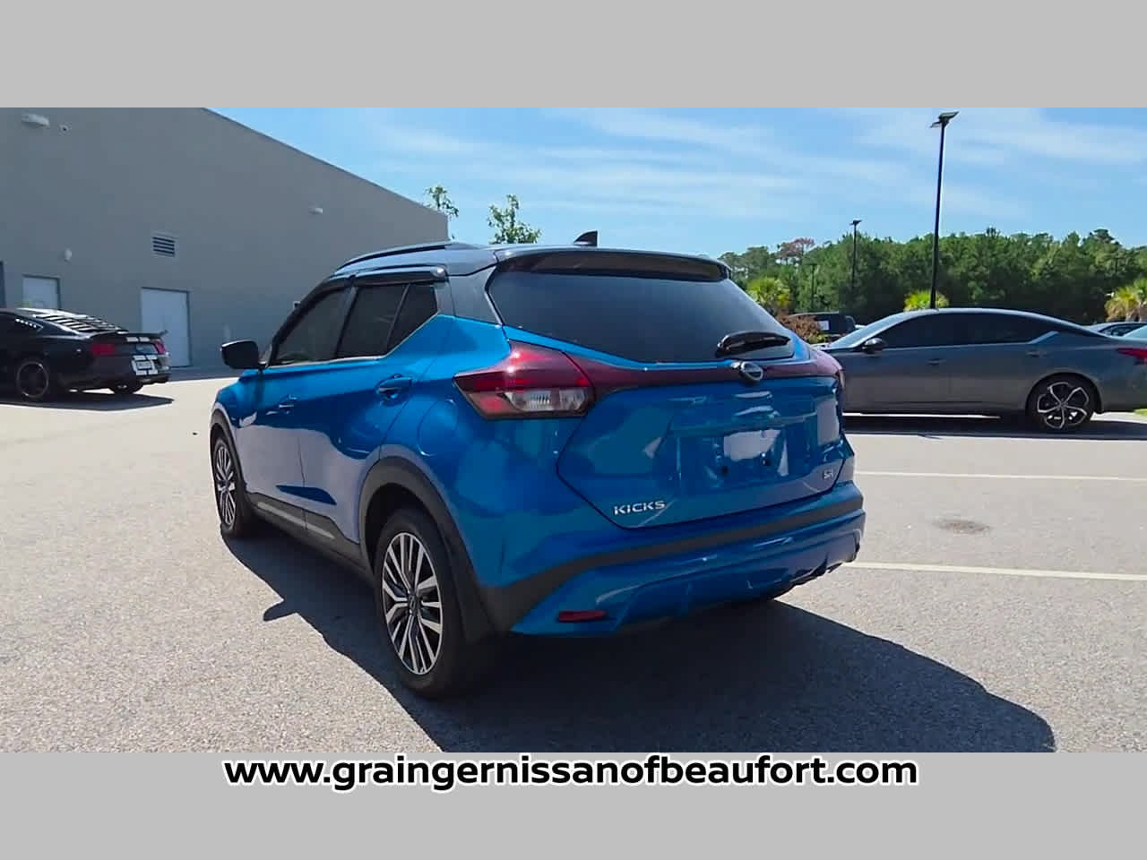 Used 2023 Nissan Kicks SR w/ SR Premium Package FWD image 28