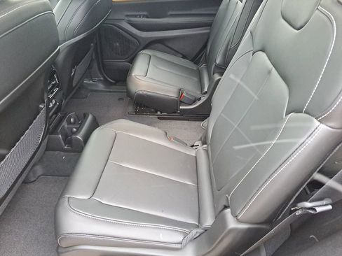 New 2025 Jeep Grand Cherokee L Limited w/ Black Appearance Package image 15