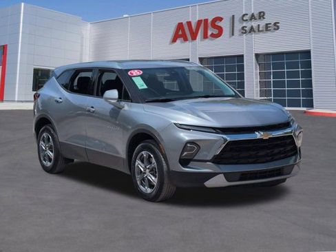 Used 2025 Chevrolet Blazer LT FWD image 3