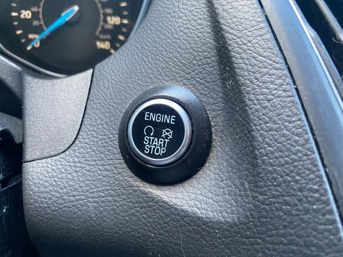 Used 2016 Ford Focus Titanium FWD image 22