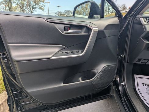 Used 2025 Toyota RAV4 XLE AWD/4WD image 11