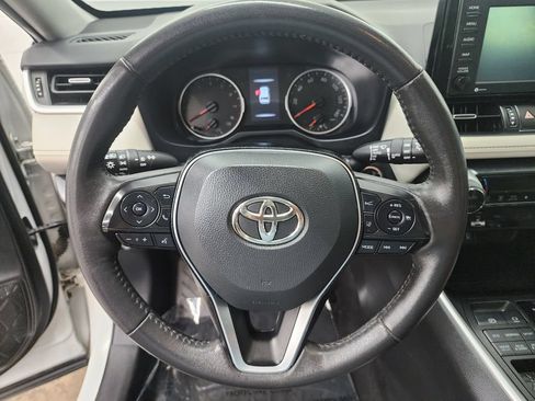Used 2020 Toyota RAV4 XLE Premium AWD/4WD image 15