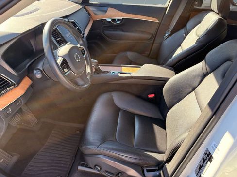 Certified 2022 Volvo XC90 T6 Momentum w/ Advanced Package image 5