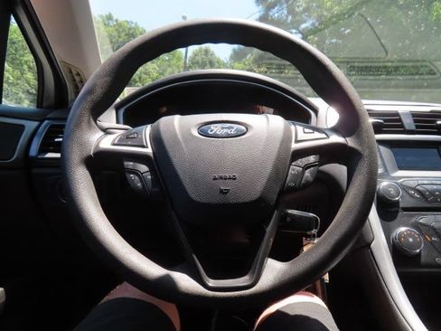 Used 2014 Ford Fusion SE FWD image 26
