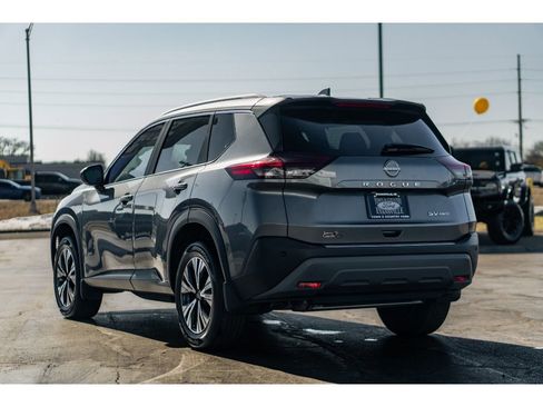 Used 2023 Nissan Rogue SV w/ SV Premium B Package image 3