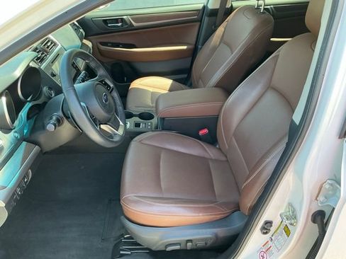 Used 2018 Subaru Outback 3.6R Touring AWD/4WD image 11