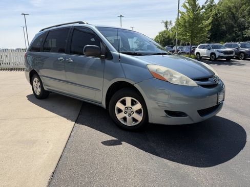 Used 2007 Toyota Sienna CE FWD image 4