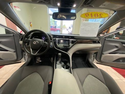 Used 2019 Toyota Camry LE w/ Convenience Package image 29