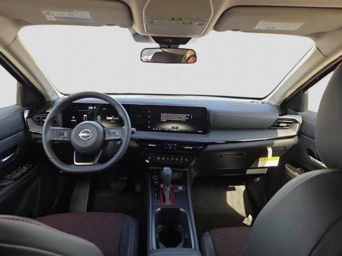 New 2026 Nissan Kicks SR w/ Cold Weather Package image 16