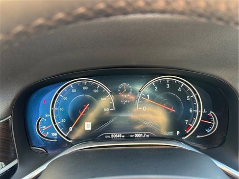 Used 2019 BMW 740i image 26