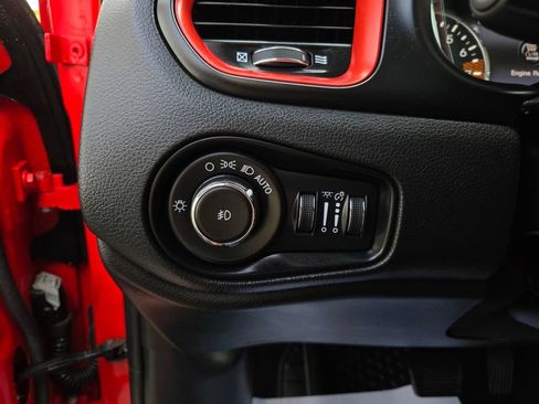 Used 2023 Jeep Renegade Trailhawk AWD/4WD image 13