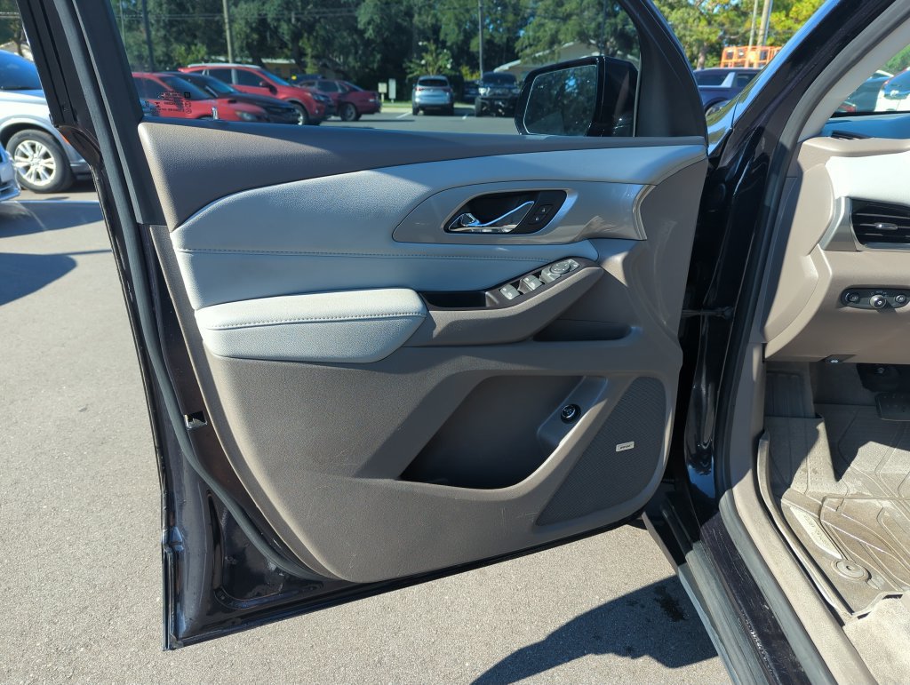 Used 2020 Chevrolet Traverse LT w/ LT Premium Package FWD image 17