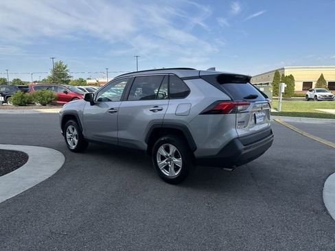 Used 2021 Toyota RAV4 XLE AWD/4WD image 3