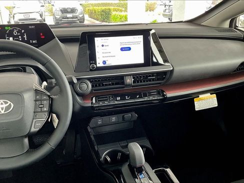 Used 2026 Toyota Prius Plug-In Hybrid image 7