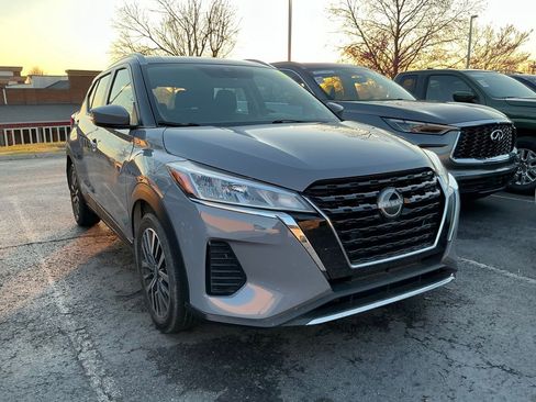 Used 2024 Nissan Kicks SV image 1