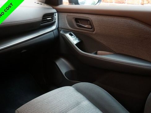 Used 2022 Nissan Rogue S image 34