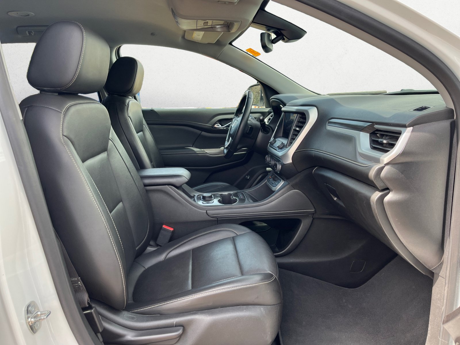 Used 2023 GMC Acadia SLT FWD image 16