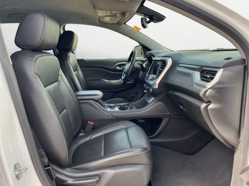 Used 2023 GMC Acadia SLT FWD image 16