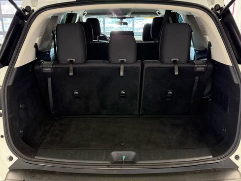 Used 2022 Nissan Pathfinder SV w/ SV Black Package image 8