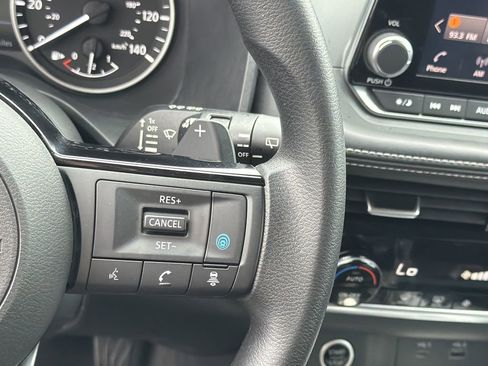 Used 2022 Nissan Rogue SV FWD image 25
