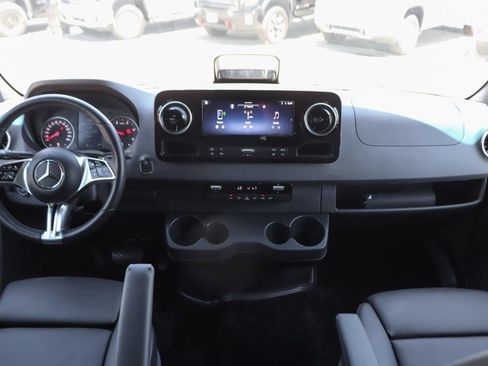 Used 2025 Mercedes-Benz Sprinter 2500 image 30