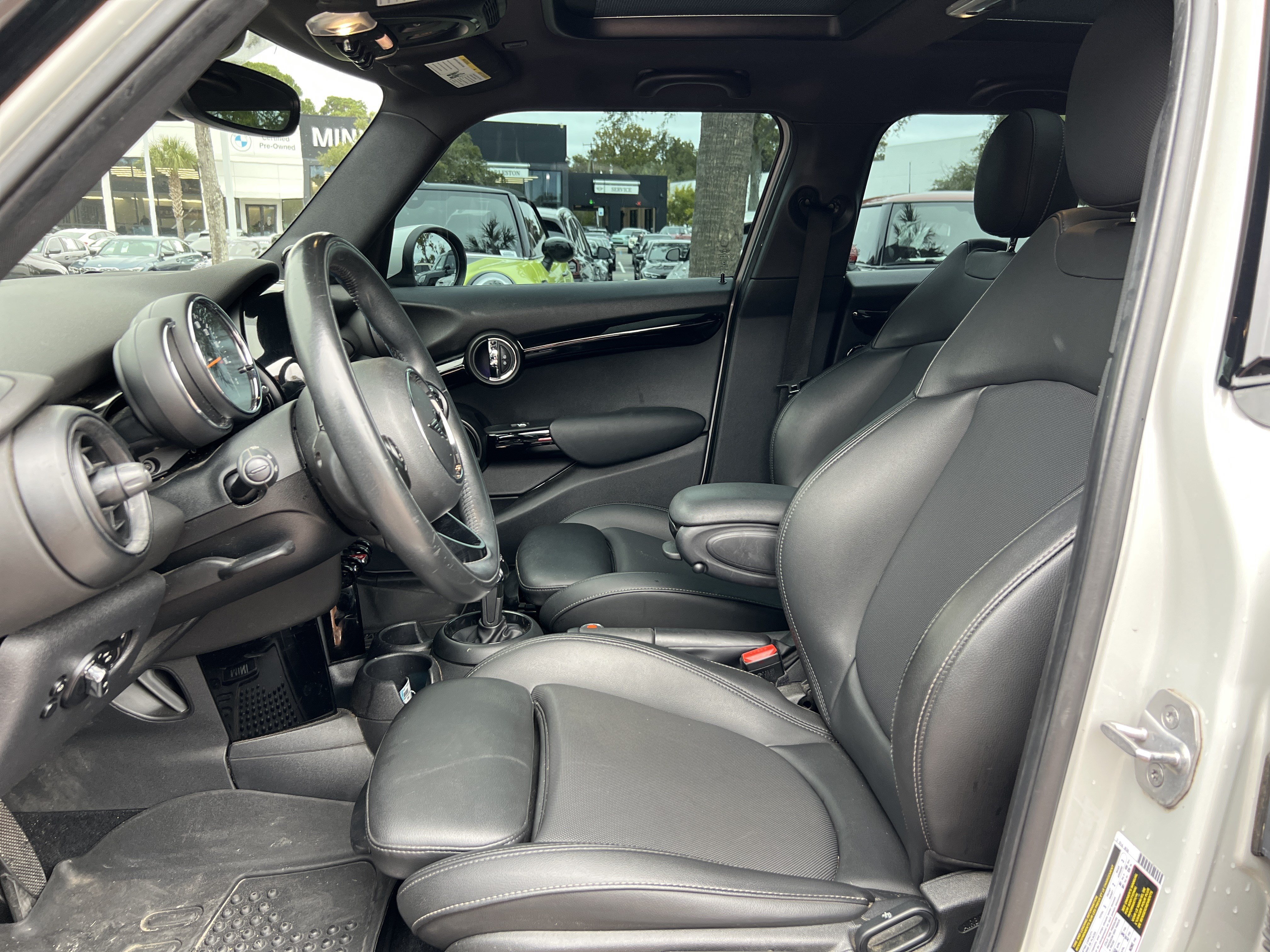 Used 2020 MINI Cooper 4-Door Hardtop w/ Premium Package FWD image 16