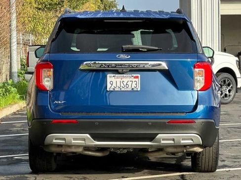 Used 2022 Ford Explorer XLT w/ Equipment Group 202A image 8