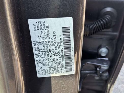 Certified 2025 Honda Pilot Black Edition image 17