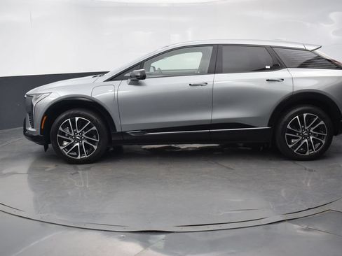 Used 2025 Cadillac Optiq Sport 2 w/ LPO, Floor Liner Package AWD/4WD image 2