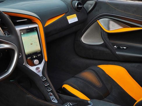 Used 2024 McLaren 750S Spider RWD image 13
