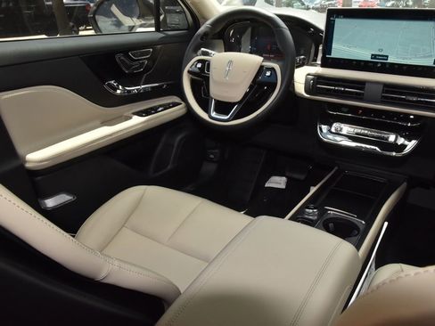 New 2026 Lincoln Corsair Premiere FWD image 15