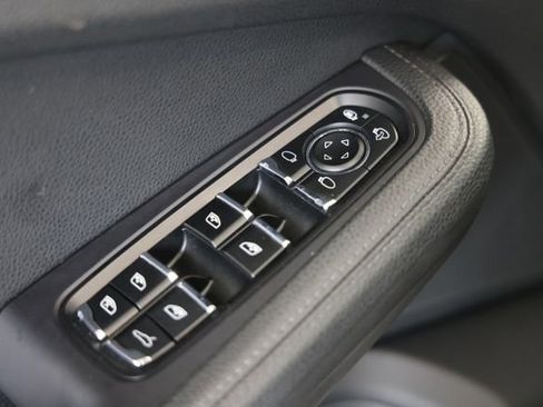 Used 2020 Porsche Macan image 25