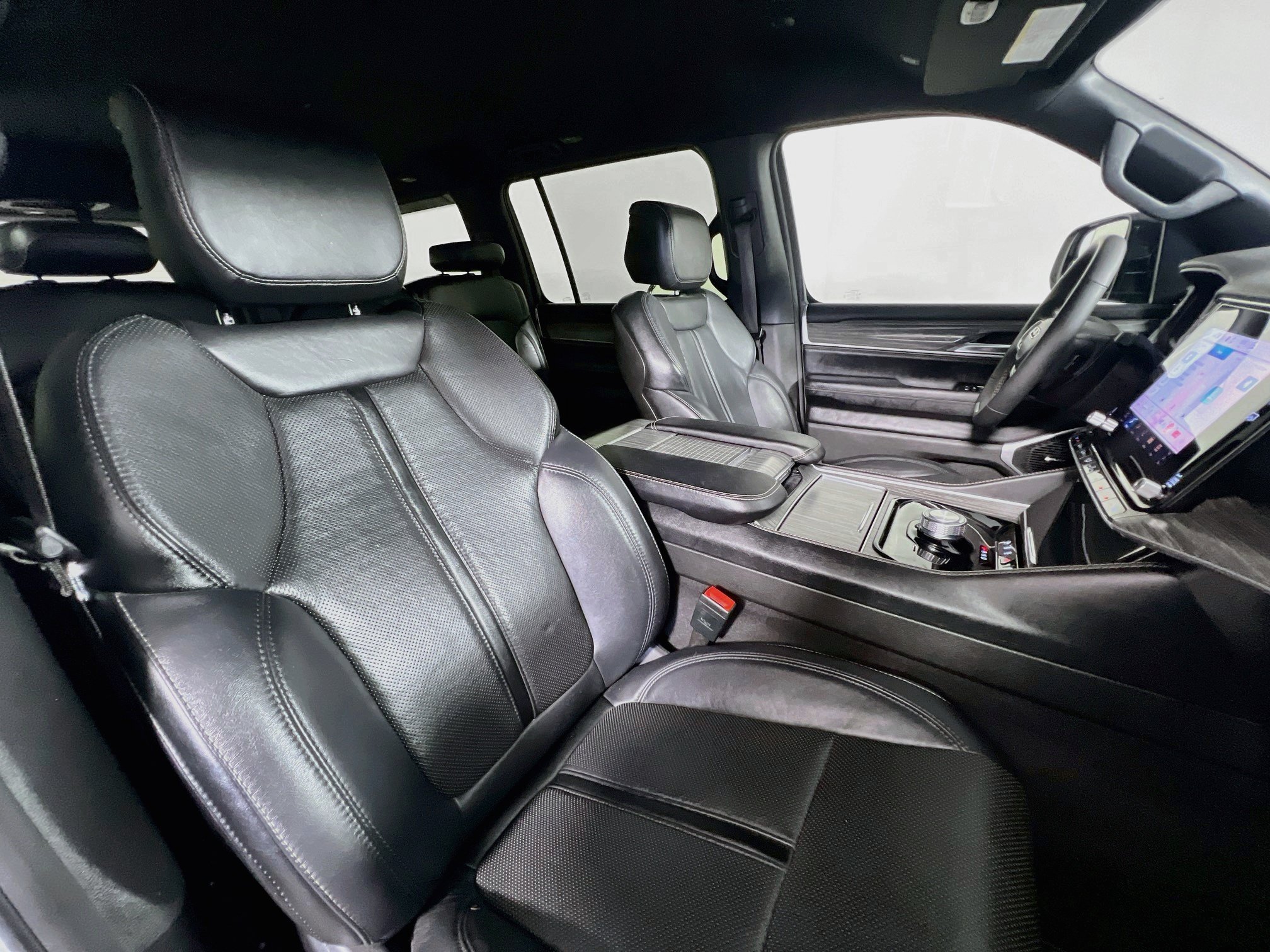 Used 2024 Jeep Wagoneer Series II w/ Flexible Seating Group RWD image 30