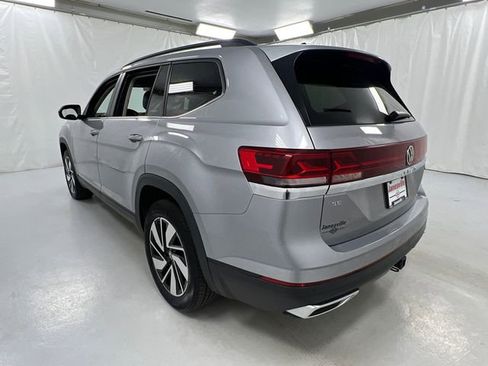 Used 2025 Volkswagen Atlas SE AWD/4WD image 4