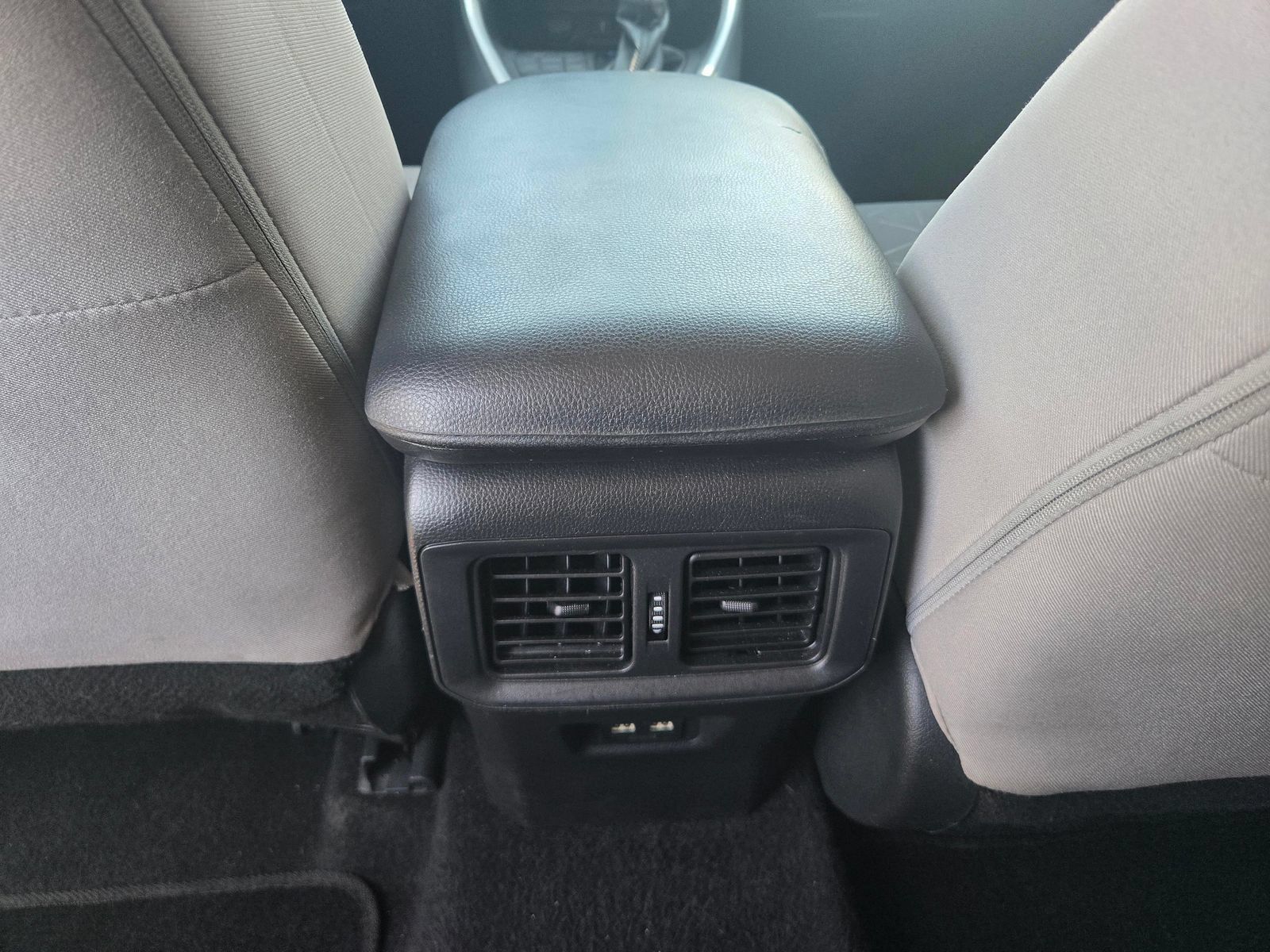 Used 2021 Toyota RAV4 XLE AWD/4WD image 7